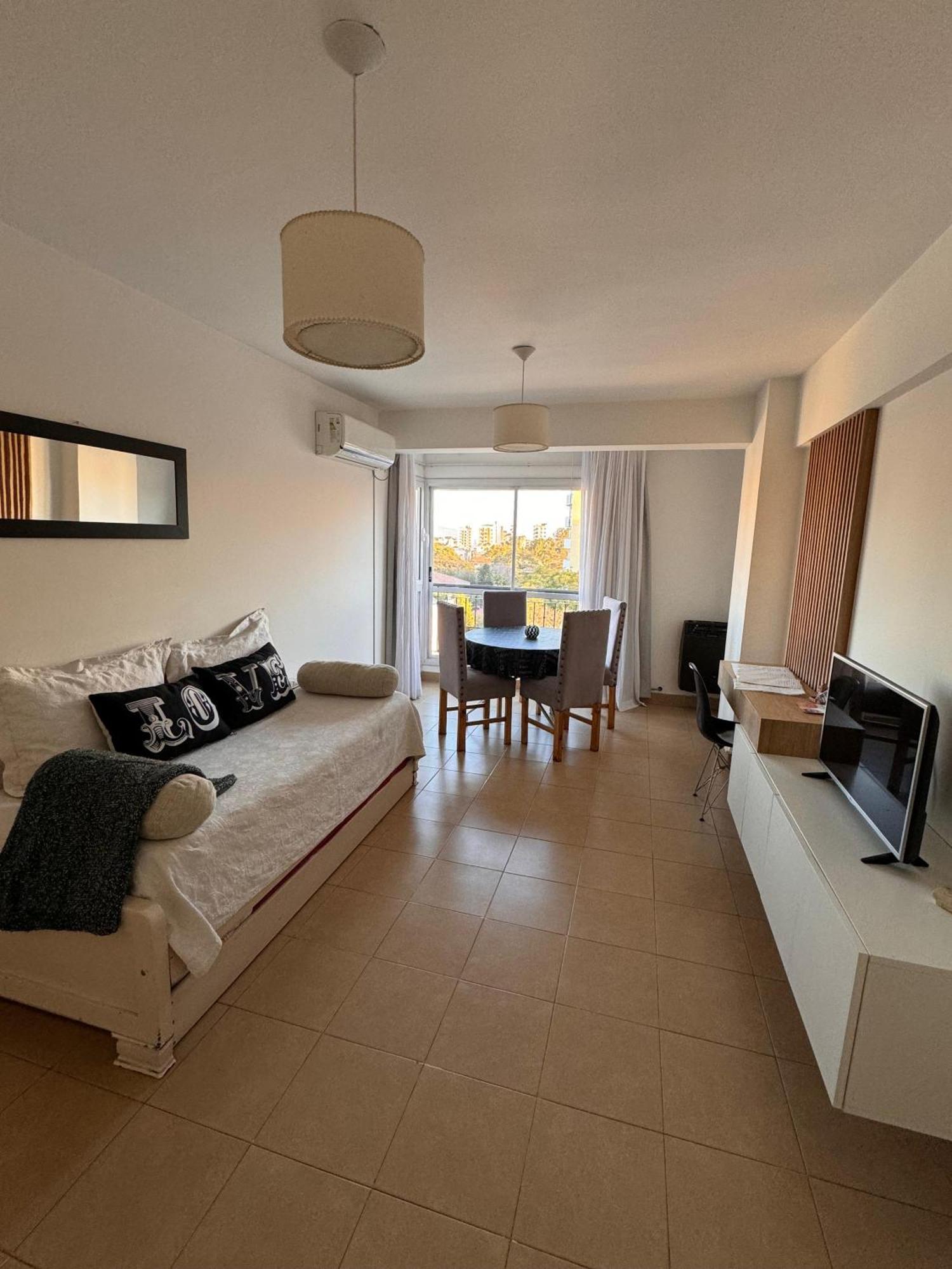 Dpto Comodo, Luminoso Y Con Hermosa Vista De Apartment
